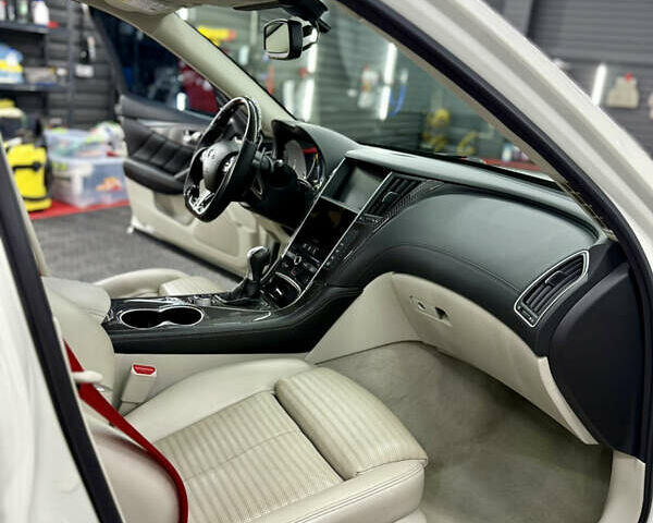 Белый Инфинити Q50, объемом двигателя 3 л и пробегом 120 тыс. км за 13900 $, фото 11 на Automoto.ua