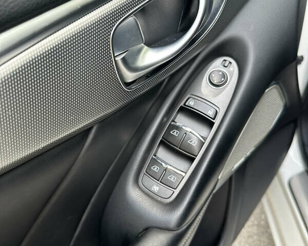 Білий Інфініті Q50, об'ємом двигуна 3 л та пробігом 100 тис. км за 17500 $, фото 8 на Automoto.ua