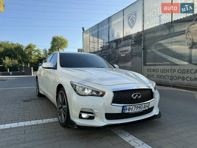 Белый Инфинити Q50, объемом двигателя 2.14 л и пробегом 63 тыс. км за 18200 $, фото 2 на Automoto.ua