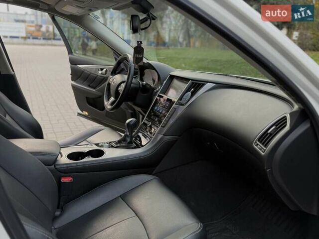 Белый Инфинити Q50, объемом двигателя 1.99 л и пробегом 119 тыс. км за 13333 $, фото 29 на Automoto.ua