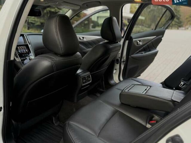 Белый Инфинити Q50, объемом двигателя 1.99 л и пробегом 119 тыс. км за 13333 $, фото 32 на Automoto.ua