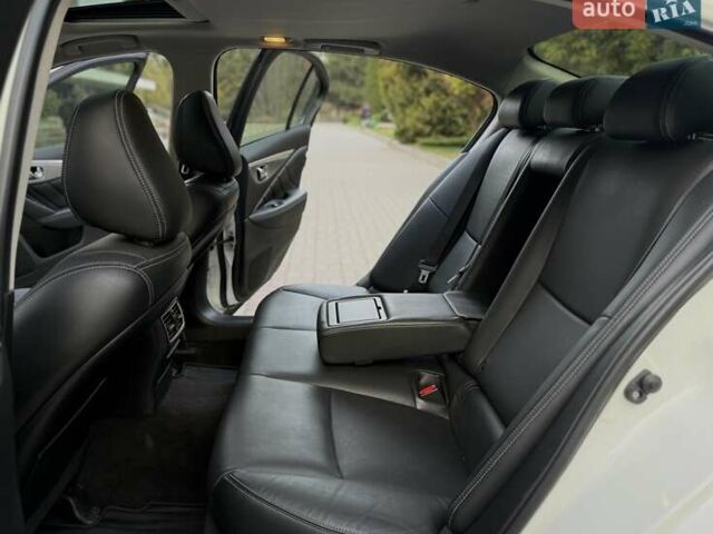 Белый Инфинити Q50, объемом двигателя 1.99 л и пробегом 119 тыс. км за 13333 $, фото 33 на Automoto.ua