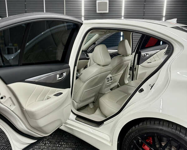 Белый Инфинити Q50, объемом двигателя 3 л и пробегом 120 тыс. км за 13900 $, фото 13 на Automoto.ua