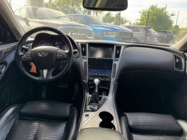 Белый Инфинити Q50, объемом двигателя 3 л и пробегом 76 тыс. км за 9000 $, фото 7 на Automoto.ua