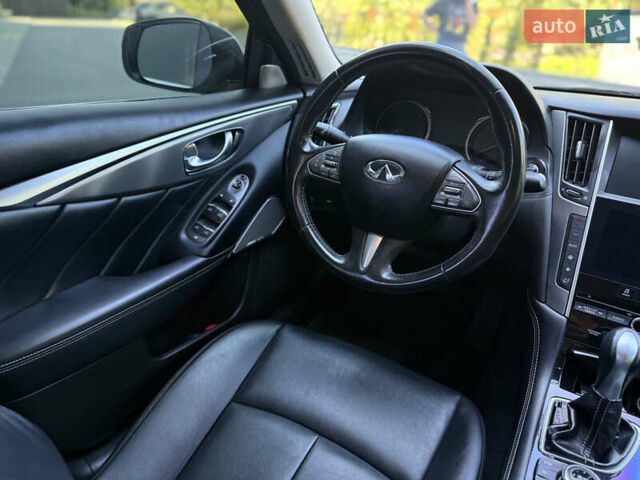 Белый Инфинити Q50, объемом двигателя 3 л и пробегом 136 тыс. км за 16000 $, фото 5 на Automoto.ua