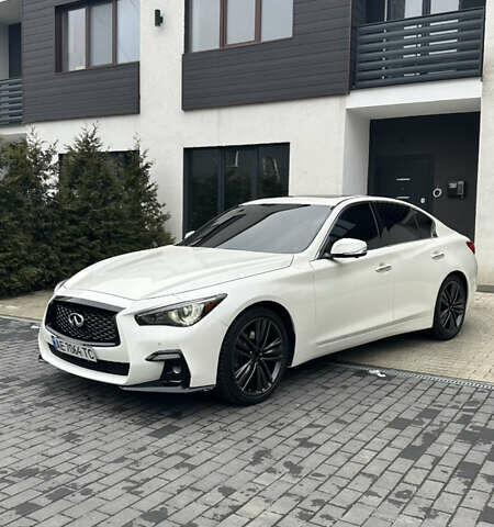 Белый Инфинити Q50, объемом двигателя 3.5 л и пробегом 172 тыс. км за 15000 $, фото 3 на Automoto.ua