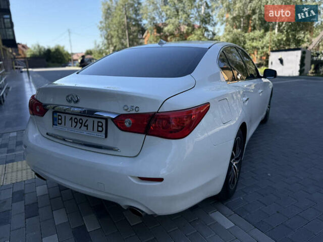 Белый Инфинити Q50, объемом двигателя 3 л и пробегом 136 тыс. км за 16000 $, фото 7 на Automoto.ua
