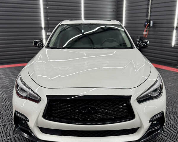 Белый Инфинити Q50, объемом двигателя 3 л и пробегом 120 тыс. км за 16500 $, фото 1 на Automoto.ua
