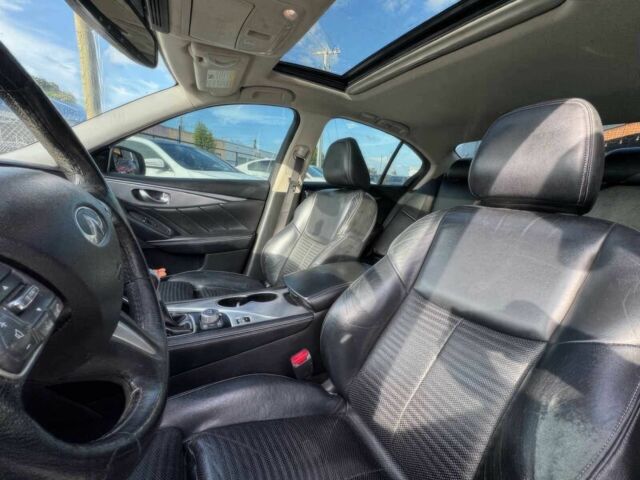 Белый Инфинити Q50, объемом двигателя 3 л и пробегом 76 тыс. км за 9000 $, фото 6 на Automoto.ua