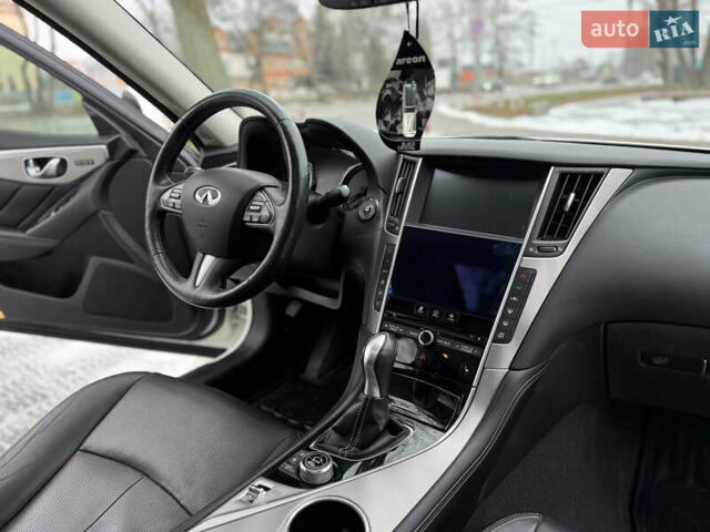 Білий Інфініті Q50, об'ємом двигуна 2 л та пробігом 121 тис. км за 12999 $, фото 29 на Automoto.ua