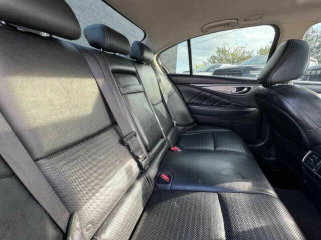 Белый Инфинити Q50, объемом двигателя 3 л и пробегом 76 тыс. км за 9000 $, фото 9 на Automoto.ua