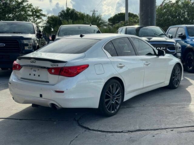 Белый Инфинити Q50, объемом двигателя 3 л и пробегом 76 тыс. км за 9000 $, фото 5 на Automoto.ua