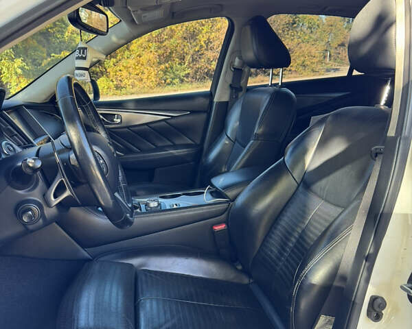 Белый Инфинити Q50, объемом двигателя 3 л и пробегом 108 тыс. км за 14999 $, фото 20 на Automoto.ua