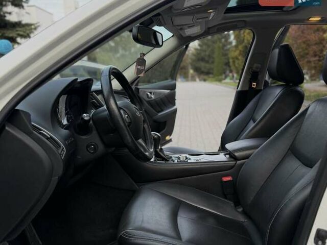 Белый Инфинити Q50, объемом двигателя 1.99 л и пробегом 119 тыс. км за 13333 $, фото 25 на Automoto.ua