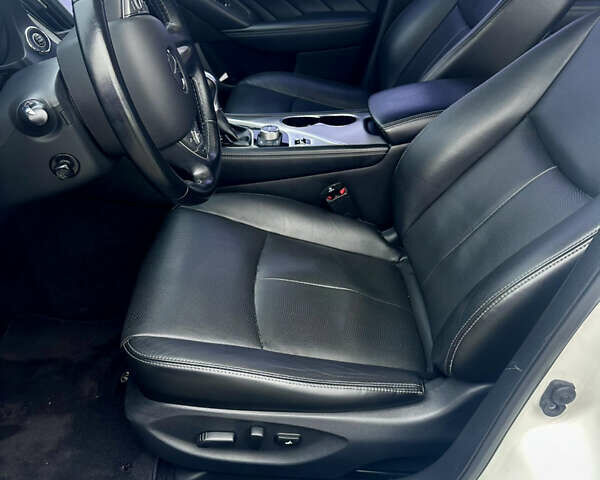 Белый Инфинити Q50, объемом двигателя 2.14 л и пробегом 122 тыс. км за 17300 $, фото 20 на Automoto.ua