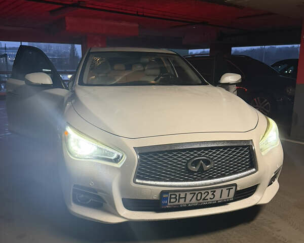 Белый Инфинити Q50, объемом двигателя 1.99 л и пробегом 105 тыс. км за 17500 $, фото 1 на Automoto.ua