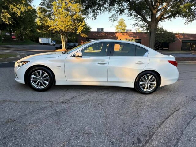 Білий Інфініті Q50, об'ємом двигуна 2 л та пробігом 74 тис. км за 6000 $, фото 3 на Automoto.ua