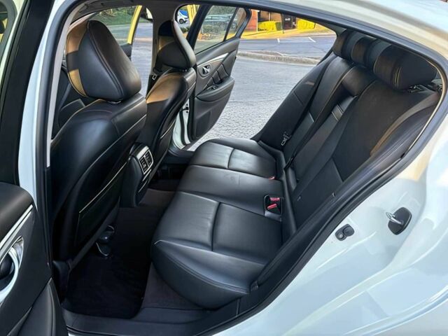 Білий Інфініті Q50, об'ємом двигуна 2 л та пробігом 74 тис. км за 6000 $, фото 14 на Automoto.ua