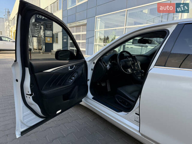 Белый Инфинити Q50, объемом двигателя 2.14 л и пробегом 63 тыс. км за 18200 $, фото 8 на Automoto.ua