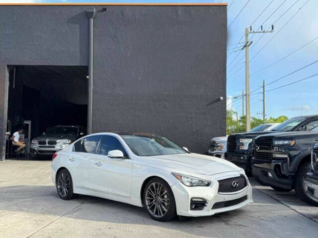 Белый Инфинити Q50, объемом двигателя 3 л и пробегом 76 тыс. км за 9000 $, фото 2 на Automoto.ua