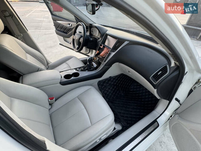 Белый Инфинити Q50, объемом двигателя 3 л и пробегом 79 тыс. км за 15500 $, фото 18 на Automoto.ua