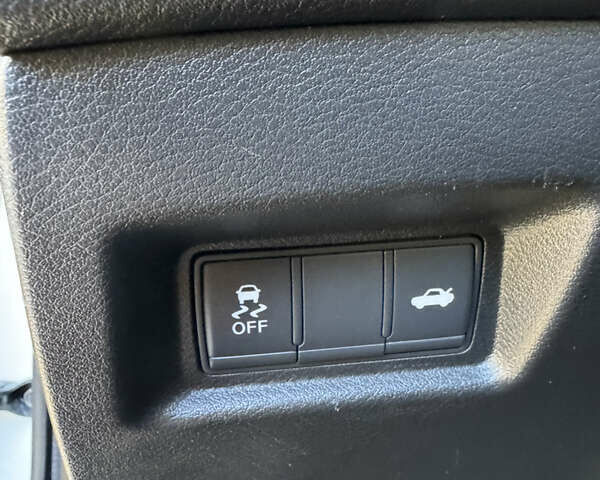 Белый Инфинити Q50, объемом двигателя 3 л и пробегом 108 тыс. км за 14999 $, фото 24 на Automoto.ua