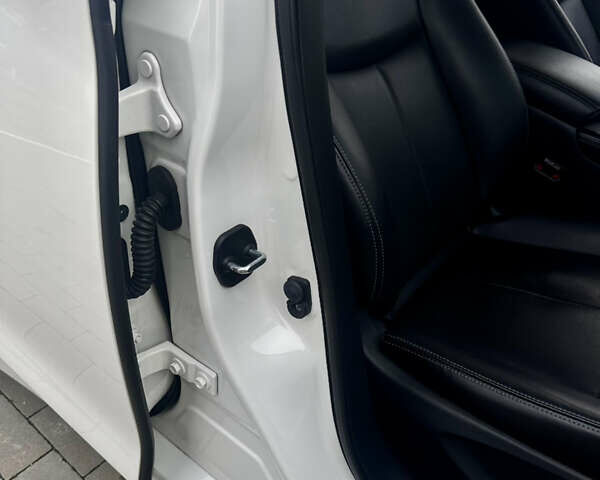 Белый Инфинити Q50, объемом двигателя 2.14 л и пробегом 122 тыс. км за 17300 $, фото 33 на Automoto.ua