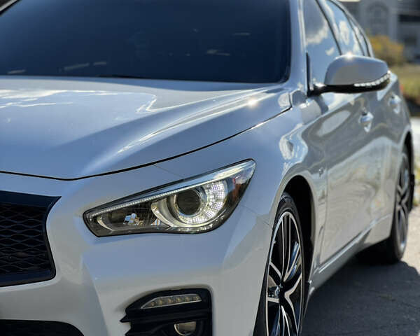 Белый Инфинити Q50, объемом двигателя 3 л и пробегом 108 тыс. км за 14999 $, фото 7 на Automoto.ua