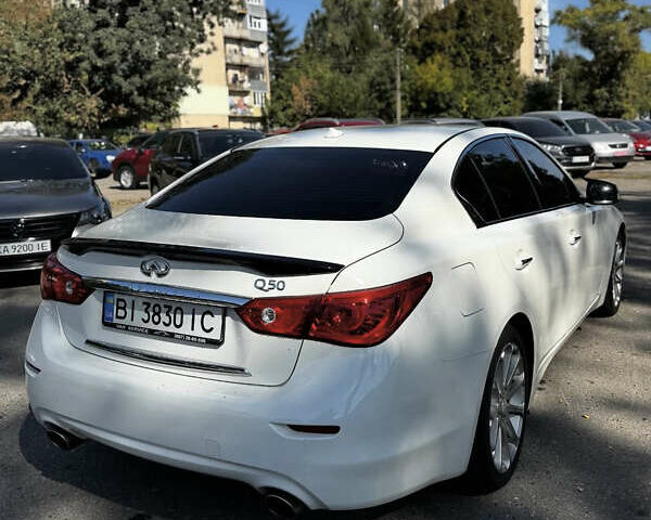 Белый Инфинити Q50, объемом двигателя 3 л и пробегом 140 тыс. км за 15000 $, фото 3 на Automoto.ua