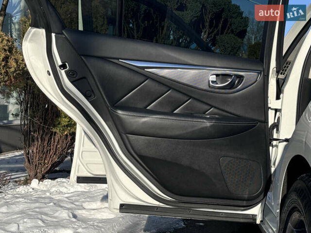 Белый Инфинити Q50, объемом двигателя 2.14 л и пробегом 147 тыс. км за 16400 $, фото 49 на Automoto.ua