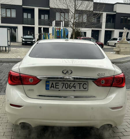 Белый Инфинити Q50, объемом двигателя 3.5 л и пробегом 172 тыс. км за 15000 $, фото 9 на Automoto.ua