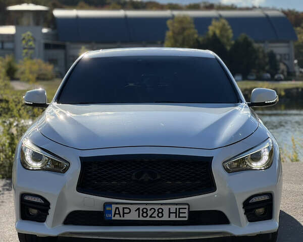 Белый Инфинити Q50, объемом двигателя 3 л и пробегом 108 тыс. км за 14999 $, фото 3 на Automoto.ua