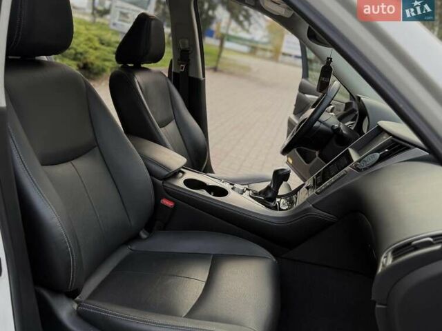 Белый Инфинити Q50, объемом двигателя 1.99 л и пробегом 119 тыс. км за 13333 $, фото 30 на Automoto.ua