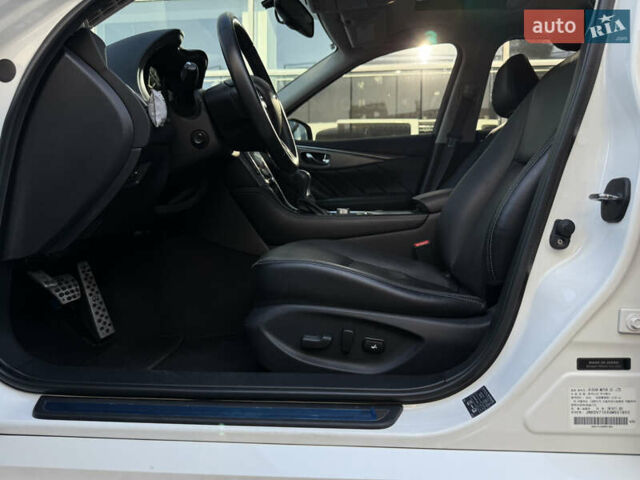 Белый Инфинити Q50, объемом двигателя 2.14 л и пробегом 63 тыс. км за 18200 $, фото 10 на Automoto.ua