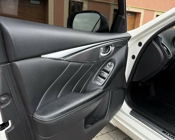 Белый Инфинити Q50, объемом двигателя 3 л и пробегом 109 тыс. км за 15800 $, фото 17 на Automoto.ua