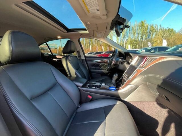 Белый Инфинити Q50, объемом двигателя 3 л и пробегом 82 тыс. км за 15500 $, фото 15 на Automoto.ua