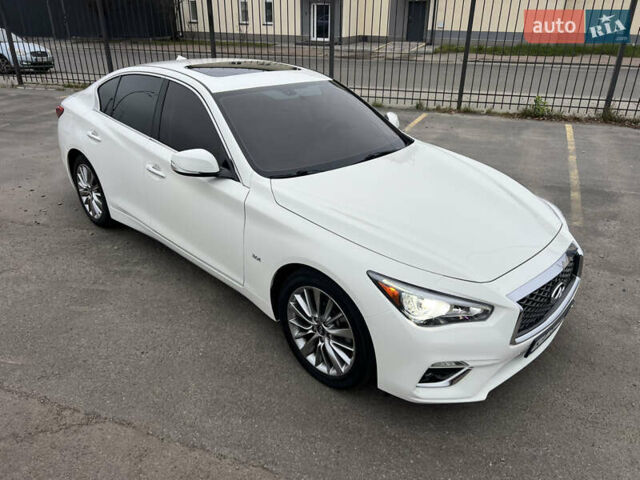 Белый Инфинити Q50, объемом двигателя 3 л и пробегом 144 тыс. км за 15900 $, фото 6 на Automoto.ua