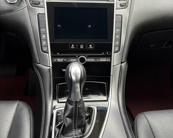 Белый Инфинити Q50, объемом двигателя 1.99 л и пробегом 97 тыс. км за 15500 $, фото 14 на Automoto.ua