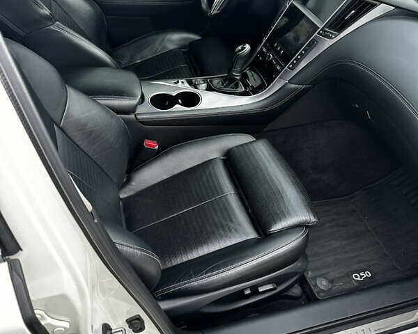 Білий Інфініті Q50, об'ємом двигуна 3 л та пробігом 152 тис. км за 15000 $, фото 28 на Automoto.ua