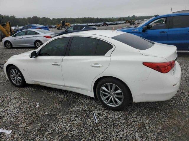 Белый Инфинити Q50, объемом двигателя 2 л и пробегом 148 тыс. км за 2200 $, фото 1 на Automoto.ua