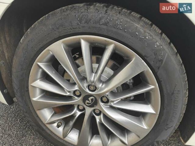 Білий Інфініті Q50, об'ємом двигуна 3 л та пробігом 115 тис. км за 15500 $, фото 19 на Automoto.ua