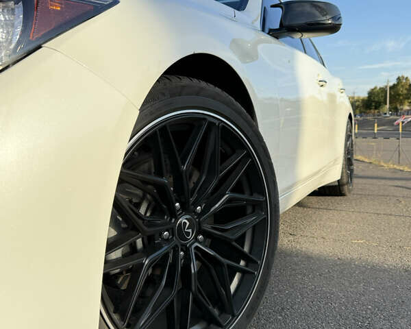 Белый Инфинити Q50, объемом двигателя 3 л и пробегом 80 тыс. км за 16500 $, фото 10 на Automoto.ua