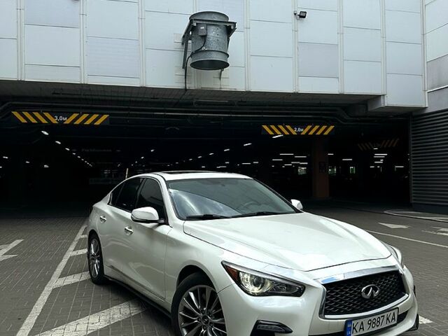 Белый Инфинити Q50, объемом двигателя 3 л и пробегом 148 тыс. км за 16500 $, фото 2 на Automoto.ua