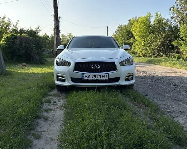 Белый Инфинити Q50, объемом двигателя 1.99 л и пробегом 97 тыс. км за 15500 $, фото 3 на Automoto.ua