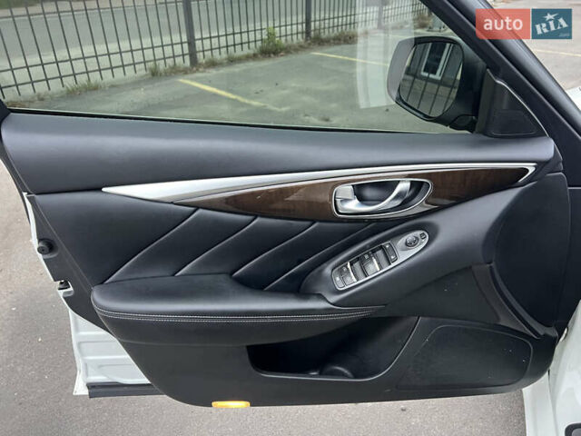 Белый Инфинити Q50, объемом двигателя 3 л и пробегом 144 тыс. км за 15900 $, фото 15 на Automoto.ua