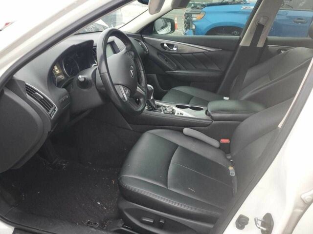 Белый Инфинити Q50, объемом двигателя 2 л и пробегом 148 тыс. км за 2200 $, фото 6 на Automoto.ua