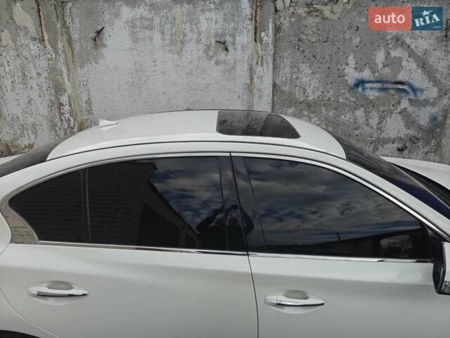 Білий Інфініті Q50, об'ємом двигуна 3 л та пробігом 115 тис. км за 15500 $, фото 6 на Automoto.ua