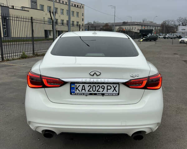 Белый Инфинити Q50, объемом двигателя 3 л и пробегом 144 тыс. км за 15900 $, фото 13 на Automoto.ua