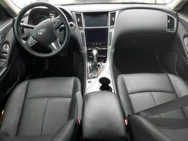 Белый Инфинити Q50, объемом двигателя 2 л и пробегом 148 тыс. км за 2200 $, фото 7 на Automoto.ua