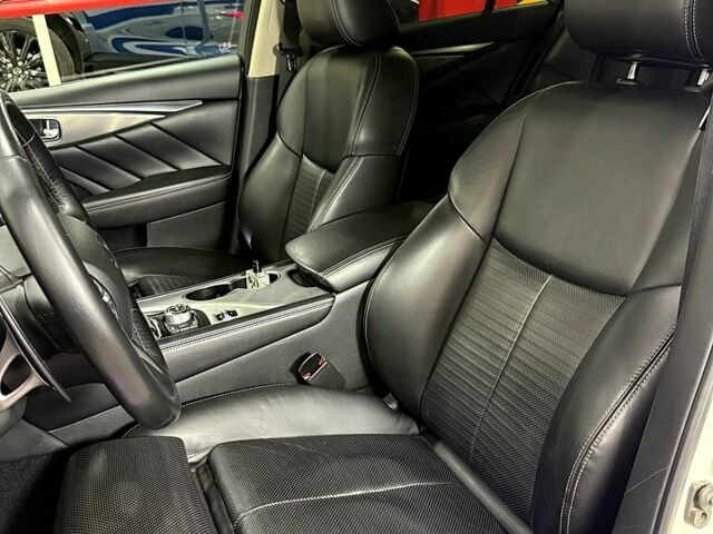 Белый Инфинити Q50, объемом двигателя 3 л и пробегом 146 тыс. км за 17200 $, фото 6 на Automoto.ua